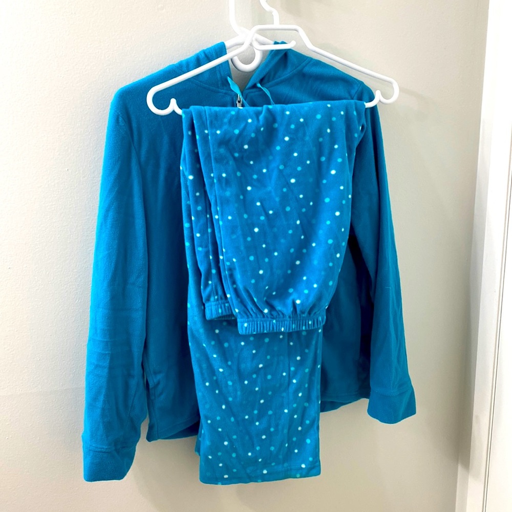 I am selling pajamas.
